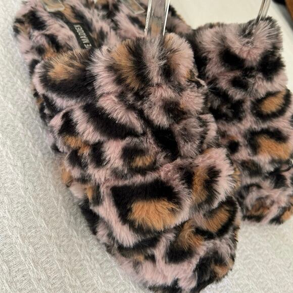 Steve Madden Women Fuzzy Animal Plush Pink Slippers Y2K Mobwife Size Medium 7/8 - Picture 4 of 8